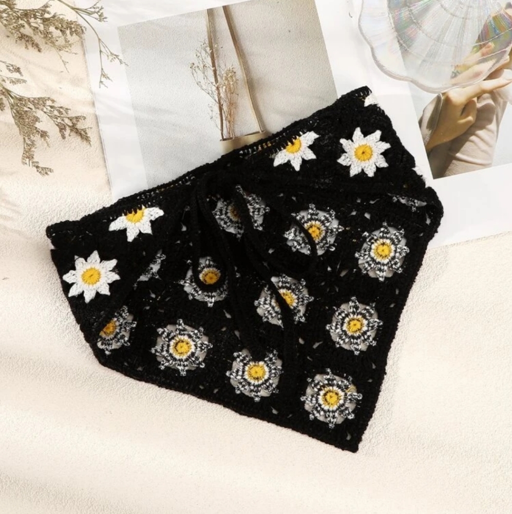 Crochet Bandana Headscarf Daisy Flowers - Picture 3 of 9